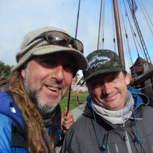 Helfen, wo sie können: Monsignore Rochen und Uarse.