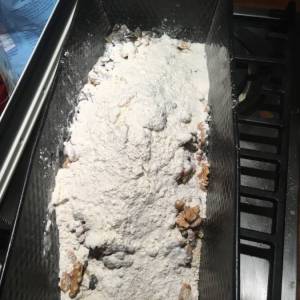 Die Zutaten in der Brotform